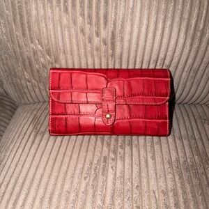 Elegant Red Crocodile-Embossed Women's Clutch